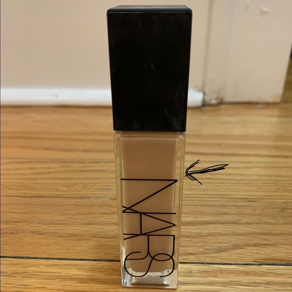 2/3+ Full NARS Liquid Foundation in Mont Blanc